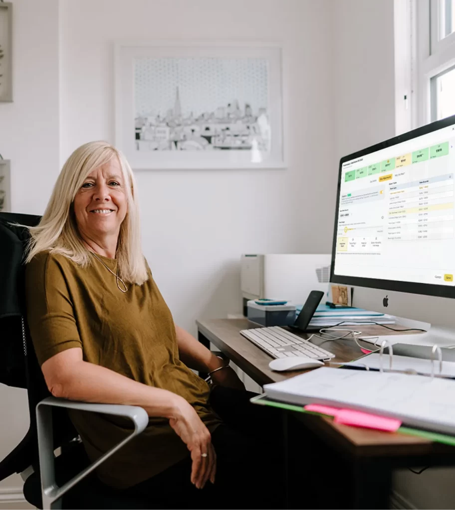 Innkeeper working at desk with takeup dashboard