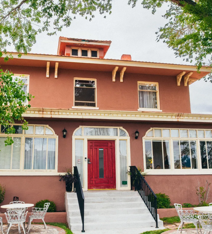 Exterior of the Bottger Mansion Bed and Breakfast